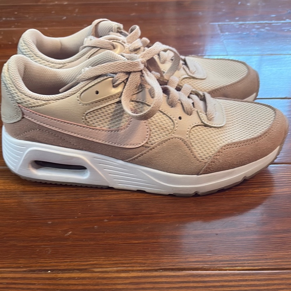 Nike Women's Athletic Shoes in Beige and Pink